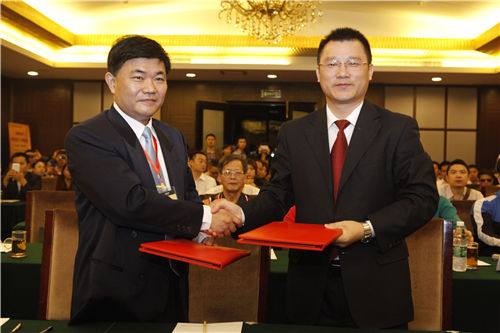 “湘江（jiāng）論劍”— 首個海峽（xiá）兩岸經絡養生戰略合作協議簽（qiān）訂