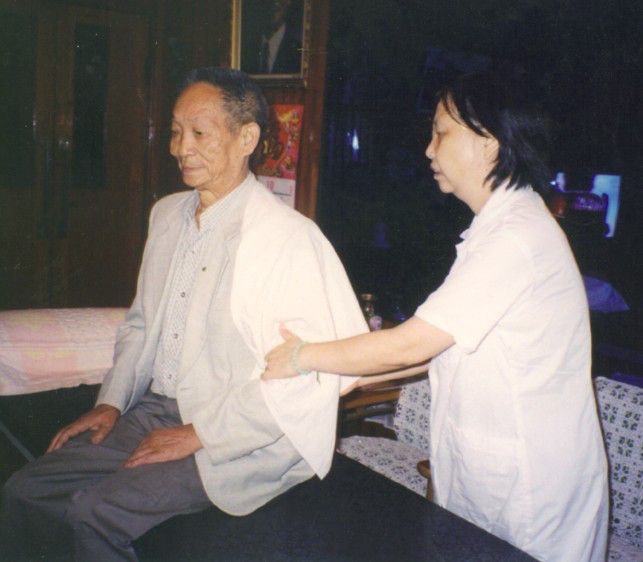 頤而康憑借專（zhuān）業技術成功治愈苦惱他袁隆平院士多年的肩周炎