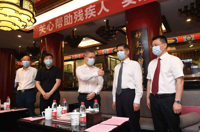 湖南省副省長（zhǎng）朱忠明前往頤而康慰問殘疾人員工